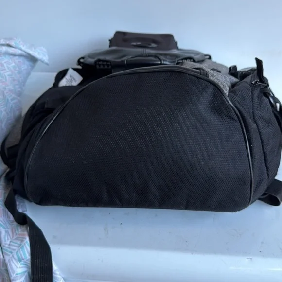 Oakley Bathroom Sink Black and Gray Men's Backpack LX - Picture 5 of 6